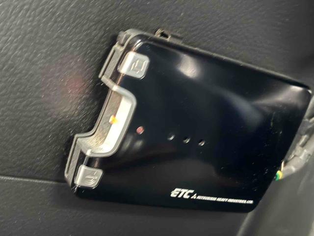 スイフト ＸＳ　ＥＴＣ　バックカメラ　ナビ　ＴＶ　オートクルーズコントロール　アルミホイール　オートライト　スマートキー　ＣＶＴ　盗難防止システム　衝突安全ボディ　ＡＢＳ　ＥＳＣ　ＣＤ　ＤＶＤ再生　ＵＳＢ　エアコン（7枚目）