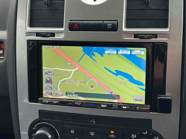 クライスラー・３００Ｃ 　クリアランスソナー　バックカメラ　ナビ　ＴＶ　アルミホイール　ＡＴ　電動格納ミラー　パワーシート　ＣＤ　ＤＶＤ再生　エアコン（4枚目）
