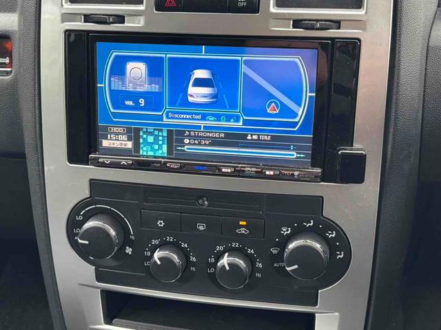 クライスラー・３００Ｃ 　クリアランスソナー　バックカメラ　ナビ　ＴＶ　アルミホイール　ＡＴ　電動格納ミラー　パワーシート　ＣＤ　ＤＶＤ再生　エアコン（7枚目）