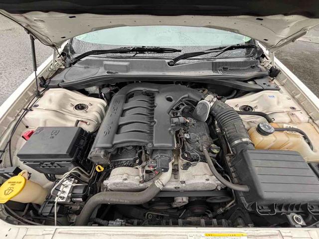 クライスラー・３００Ｃ 　クリアランスソナー　バックカメラ　ナビ　ＴＶ　アルミホイール　ＡＴ　電動格納ミラー　パワーシート　ＣＤ　ＤＶＤ再生　エアコン（22枚目）