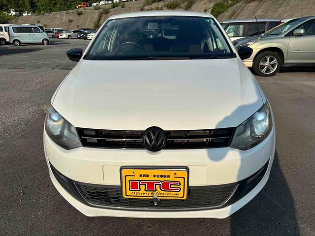 ポロ ETC ナビ TV クリアランスソナー アルミホイール オートライト AT 盗難防止システム ABS ESC CD USB ミュージックプレイヤー接続可 エアコン パワーステアリング パワーウィンドウ(11枚目)