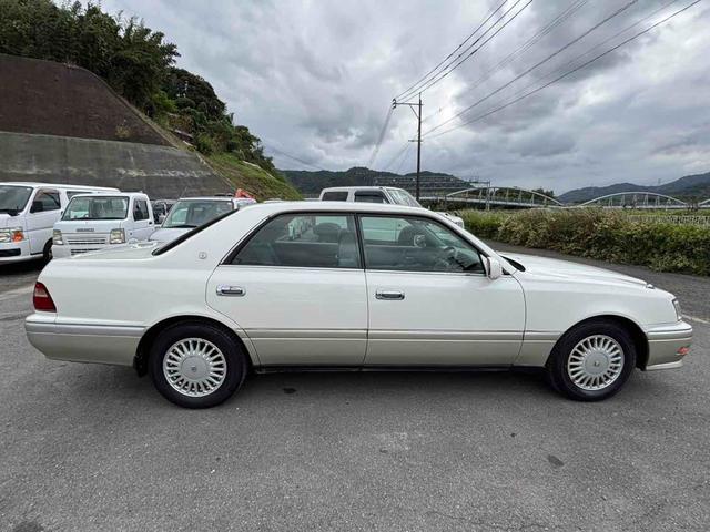 クラウン オートクルーズコントロール アルミホイール AT CD MD ABS エアコン パワーステアリング パワーウィンドウ(14枚目)