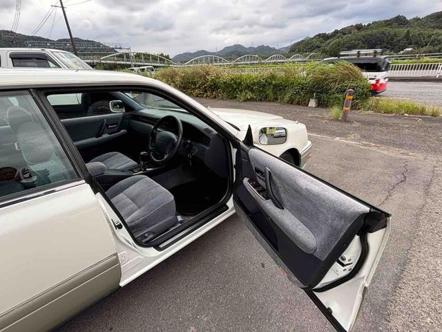 クラウン オートクルーズコントロール アルミホイール AT CD MD ABS エアコン パワーステアリング パワーウィンドウ(30枚目)