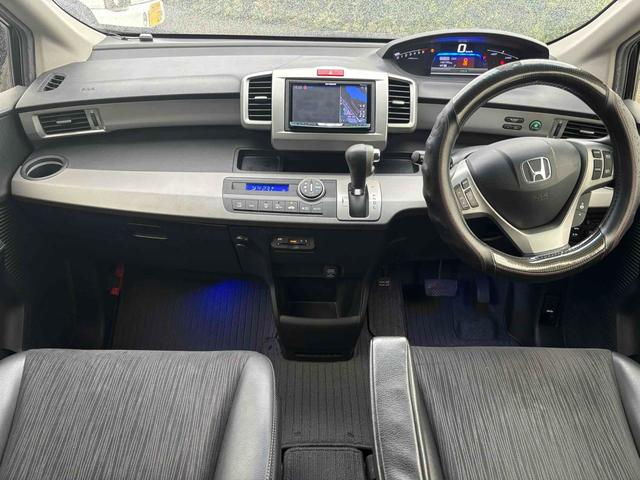 フリードハイブリッド ジャストセレクション ETC バックカメラ ナビ TV オートクルーズコントロール 両側電動スライドドア HID スマートキー 電動格納ミラー 3列シート CVT アルミホイール CD USB ミュージックプレイヤー接続可(2枚目)