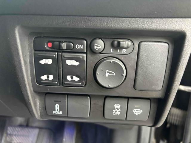 フリードハイブリッド ジャストセレクション ETC バックカメラ ナビ TV オートクルーズコントロール 両側電動スライドドア HID スマートキー 電動格納ミラー 3列シート CVT アルミホイール CD USB ミュージックプレイヤー接続可(8枚目)