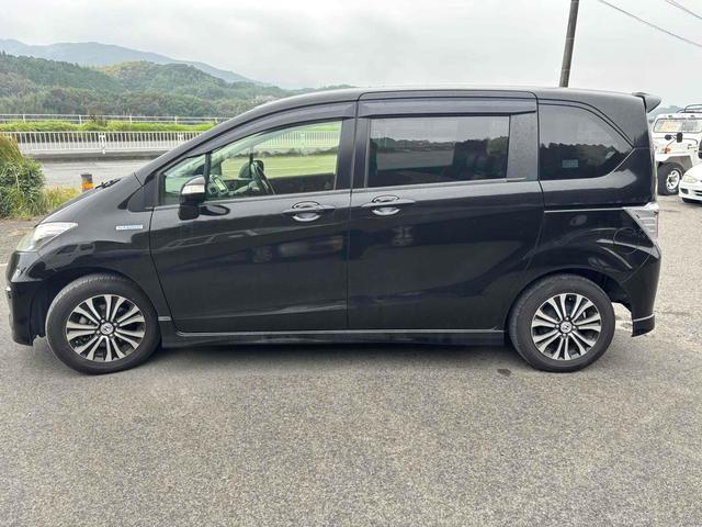 フリードハイブリッド ジャストセレクション ETC バックカメラ ナビ TV オートクルーズコントロール 両側電動スライドドア HID スマートキー 電動格納ミラー 3列シート CVT アルミホイール CD USB ミュージックプレイヤー接続可(14枚目)