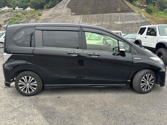 フリードハイブリッド ジャストセレクション ETC バックカメラ ナビ TV オートクルーズコントロール 両側電動スライドドア HID スマートキー 電動格納ミラー 3列シート CVT アルミホイール CD USB ミュージックプレイヤー接続可(20枚目)