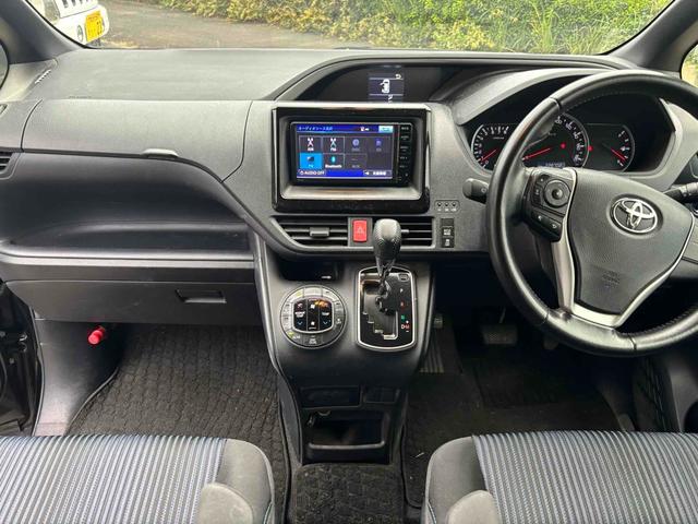 ヴォクシー ZS 煌 ETC バックカメラ ナビ TV 両側電動スライドドア LEDヘッドランプ スマートキー アイドリングストップ 3列シート CVT アルミホイール CD ミュージックプレイヤー接続可(2枚目)