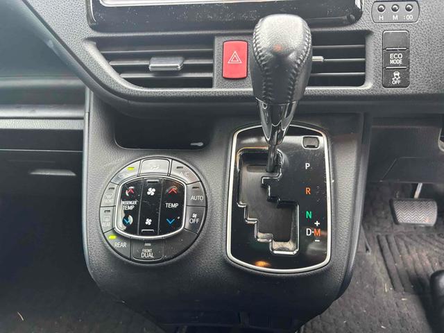 ヴォクシー ZS 煌 ETC バックカメラ ナビ TV 両側電動スライドドア LEDヘッドランプ スマートキー アイドリングストップ 3列シート CVT アルミホイール CD ミュージックプレイヤー接続可(7枚目)