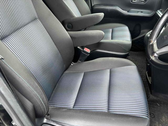 ヴォクシー ZS 煌 ETC バックカメラ ナビ TV 両側電動スライドドア LEDヘッドランプ スマートキー アイドリングストップ 3列シート CVT アルミホイール CD ミュージックプレイヤー接続可(9枚目)