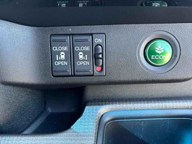 ステップワゴン Ｇ　ドライブレコーダー　ＥＴＣ　バックカメラ　ＴＶ　両側電動スライドドア　スマートキー　アイドリングストップ　後席モニター　３列シート　ＣＶＴ　アルミホイール　ＵＳＢ　Ｂｌｕｅｔｏｏｔｈ　エアコン（8枚目）