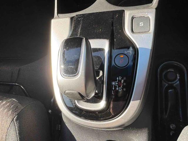 発進時や後退時に必ず操作するレバーです。操作のしやすさが肝になってきます。ぜひ一度体感してください。