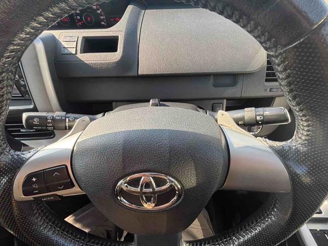 ヴォクシー ＺＳ　福祉車輌　ＴＶ　両側電動スライドドア　オートライト　ＨＩＤ　スマートキー　電動格納ミラー　３列シート　ＣＶＴ　ＣＤ　ＤＶＤ再生　ミュージックプレイヤー接続可　Ｂｌｕｅｔｏｏｔｈ　盗難防止システム（3枚目）