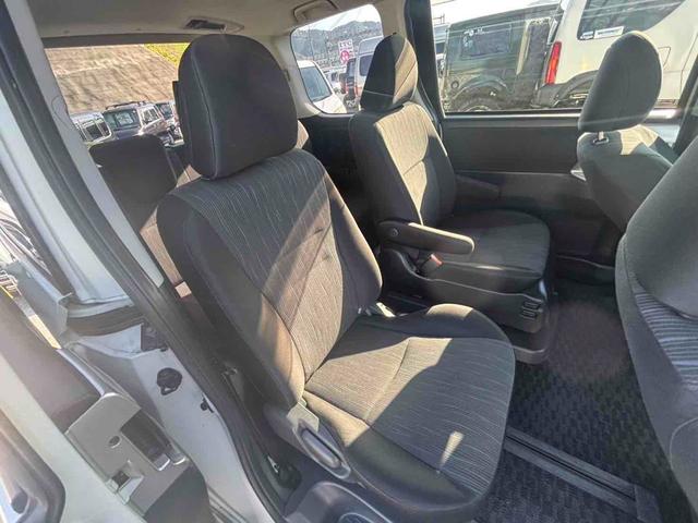 ヴォクシー ＺＳ　福祉車輌　ＴＶ　両側電動スライドドア　オートライト　ＨＩＤ　スマートキー　電動格納ミラー　３列シート　ＣＶＴ　ＣＤ　ＤＶＤ再生　ミュージックプレイヤー接続可　Ｂｌｕｅｔｏｏｔｈ　盗難防止システム（9枚目）