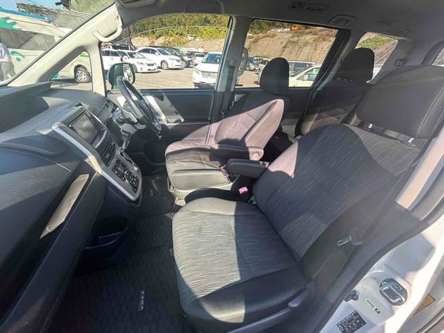 ヴォクシー ＺＳ　福祉車輌　ＴＶ　両側電動スライドドア　オートライト　ＨＩＤ　スマートキー　電動格納ミラー　３列シート　ＣＶＴ　ＣＤ　ＤＶＤ再生　ミュージックプレイヤー接続可　Ｂｌｕｅｔｏｏｔｈ　盗難防止システム（10枚目）