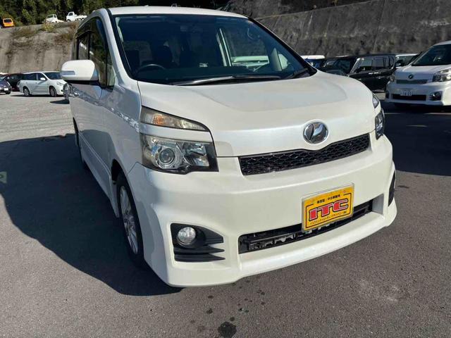 ヴォクシー ＺＳ　福祉車輌　ＴＶ　両側電動スライドドア　オートライト　ＨＩＤ　スマートキー　電動格納ミラー　３列シート　ＣＶＴ　ＣＤ　ＤＶＤ再生　ミュージックプレイヤー接続可　Ｂｌｕｅｔｏｏｔｈ　盗難防止システム（13枚目）