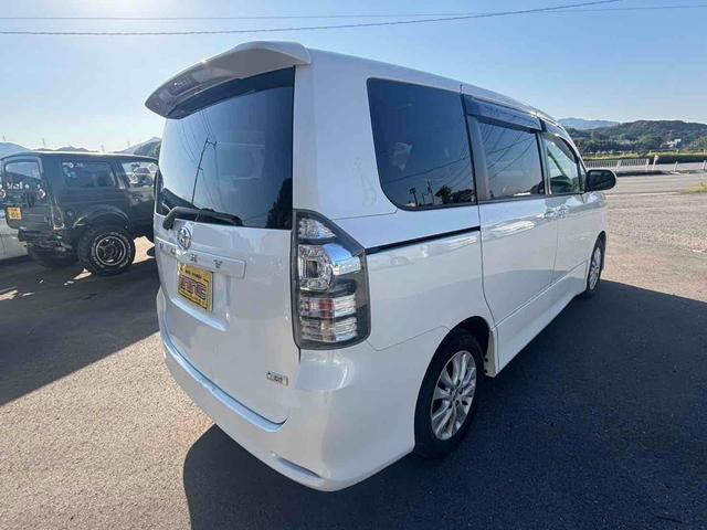 ヴォクシー ＺＳ　福祉車輌　ＴＶ　両側電動スライドドア　オートライト　ＨＩＤ　スマートキー　電動格納ミラー　３列シート　ＣＶＴ　ＣＤ　ＤＶＤ再生　ミュージックプレイヤー接続可　Ｂｌｕｅｔｏｏｔｈ　盗難防止システム（15枚目）
