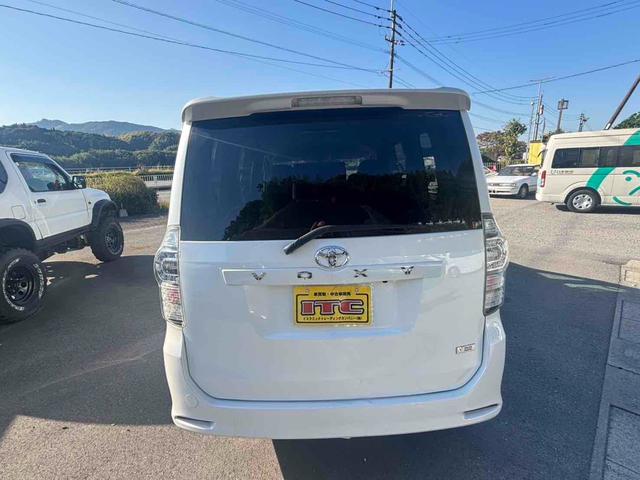 ヴォクシー ＺＳ　福祉車輌　ＴＶ　両側電動スライドドア　オートライト　ＨＩＤ　スマートキー　電動格納ミラー　３列シート　ＣＶＴ　ＣＤ　ＤＶＤ再生　ミュージックプレイヤー接続可　Ｂｌｕｅｔｏｏｔｈ　盗難防止システム（16枚目）