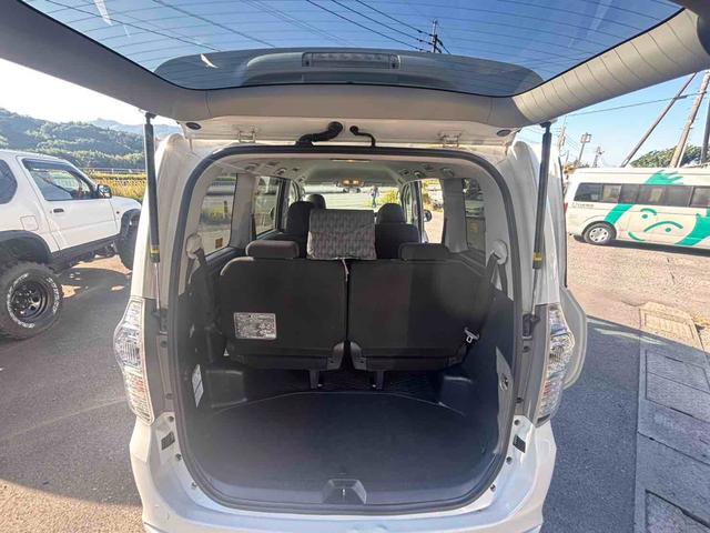 ヴォクシー ＺＳ　福祉車輌　ＴＶ　両側電動スライドドア　オートライト　ＨＩＤ　スマートキー　電動格納ミラー　３列シート　ＣＶＴ　ＣＤ　ＤＶＤ再生　ミュージックプレイヤー接続可　Ｂｌｕｅｔｏｏｔｈ　盗難防止システム（19枚目）