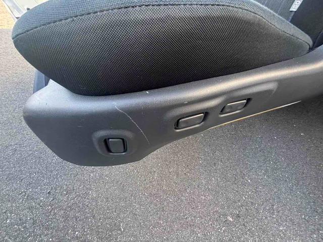 ヴォクシー ＺＳ　福祉車輌　ＴＶ　両側電動スライドドア　オートライト　ＨＩＤ　スマートキー　電動格納ミラー　３列シート　ＣＶＴ　ＣＤ　ＤＶＤ再生　ミュージックプレイヤー接続可　Ｂｌｕｅｔｏｏｔｈ　盗難防止システム（25枚目）