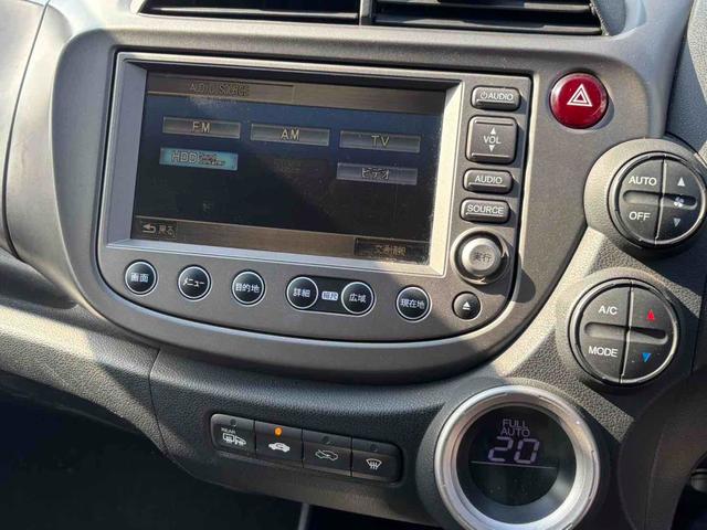 フィット Ｌ　ハイウェイエディション　ＥＴＣ　バックカメラ　ナビ　ＴＶ　クリアランスソナー　アルミホイール　オートライト　ＨＩＤ　キーレスエントリー　電動格納ミラー　チップアップシート　ＣＶＴ　盗難防止システム　衝突安全ボディ　ＡＢＳ（5枚目）