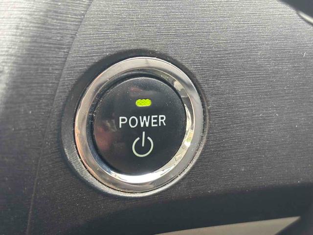 プリウス Ｓ　ＥＴＣ　アルミホイール　スマートキー　ＣＶＴ　盗難防止システム　衝突安全ボディ　ＡＢＳ　ＥＳＣ　ＣＤ　エアコン　パワーステアリング　パワーウィンドウ（6枚目）