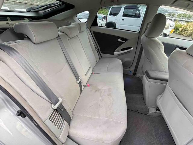 プリウス Ｓ　ＥＴＣ　アルミホイール　スマートキー　ＣＶＴ　盗難防止システム　衝突安全ボディ　ＡＢＳ　ＥＳＣ　ＣＤ　エアコン　パワーステアリング　パワーウィンドウ（10枚目）