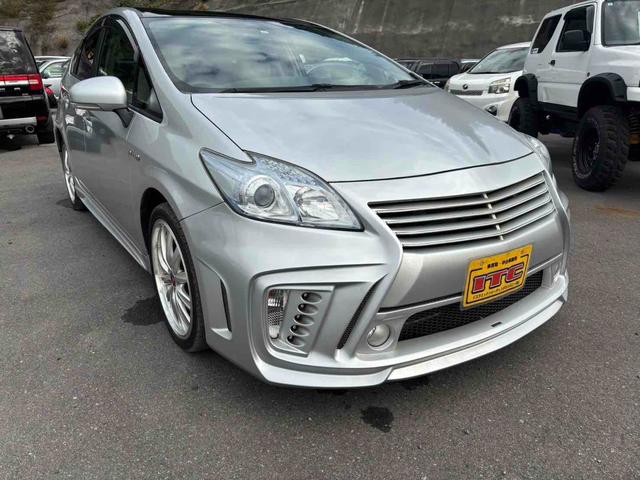 プリウス Ｓ　ＥＴＣ　アルミホイール　スマートキー　ＣＶＴ　盗難防止システム　衝突安全ボディ　ＡＢＳ　ＥＳＣ　ＣＤ　エアコン　パワーステアリング　パワーウィンドウ（12枚目）