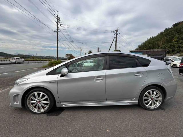 プリウス Ｓ　ＥＴＣ　アルミホイール　スマートキー　ＣＶＴ　盗難防止システム　衝突安全ボディ　ＡＢＳ　ＥＳＣ　ＣＤ　エアコン　パワーステアリング　パワーウィンドウ（14枚目）