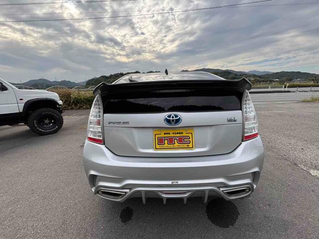 プリウス Ｓ　ＥＴＣ　アルミホイール　スマートキー　ＣＶＴ　盗難防止システム　衝突安全ボディ　ＡＢＳ　ＥＳＣ　ＣＤ　エアコン　パワーステアリング　パワーウィンドウ（16枚目）