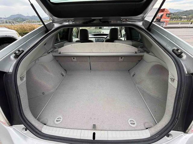 プリウス Ｓ　ＥＴＣ　アルミホイール　スマートキー　ＣＶＴ　盗難防止システム　衝突安全ボディ　ＡＢＳ　ＥＳＣ　ＣＤ　エアコン　パワーステアリング　パワーウィンドウ（18枚目）