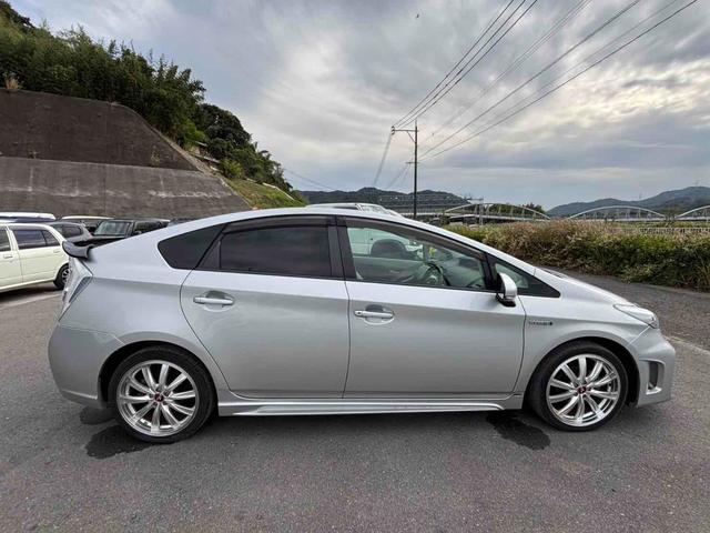 プリウス Ｓ　ＥＴＣ　アルミホイール　スマートキー　ＣＶＴ　盗難防止システム　衝突安全ボディ　ＡＢＳ　ＥＳＣ　ＣＤ　エアコン　パワーステアリング　パワーウィンドウ（21枚目）