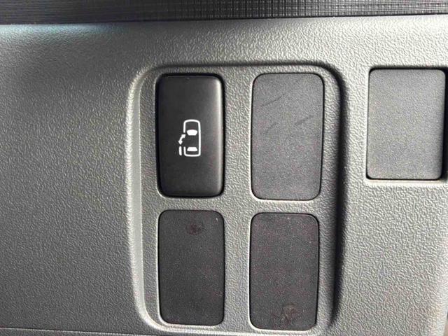 タント カスタムＸリミテッド　電動スライドドア　ＴＶ　ＨＩＤ　スマートキー　シートヒーター　ベンチシート　ＣＶＴ　盗難防止システム　ＡＢＳ　ＣＤ　ＵＳＢ　アルミホイール　衝突安全ボディ　エアコン　パワーステアリング（5枚目）