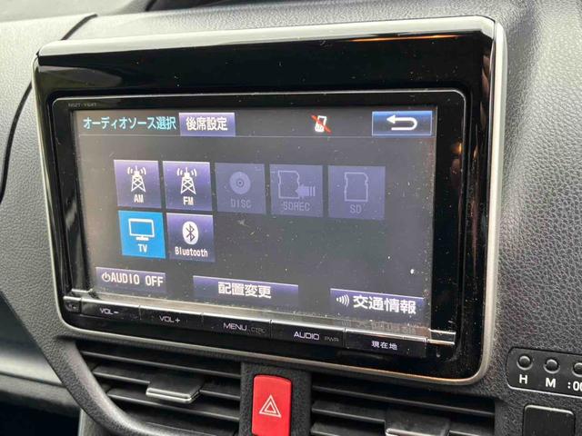 ヴォクシー ＺＳ　ＥＴＣ　バックカメラ　ナビ　ＴＶ　両側電動スライドドア　オートライト　ＬＥＤヘッドランプ　スマートキー　アイドリングストップ　電動格納ミラー　後席モニター　３列シート　ウォークスルー　ＣＶＴ（4枚目）