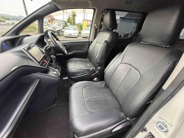 ヴォクシー ＺＳ　ＥＴＣ　バックカメラ　ナビ　ＴＶ　両側電動スライドドア　オートライト　ＬＥＤヘッドランプ　スマートキー　アイドリングストップ　電動格納ミラー　後席モニター　３列シート　ウォークスルー　ＣＶＴ（10枚目）