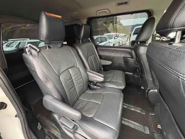 ヴォクシー ＺＳ　ＥＴＣ　バックカメラ　ナビ　ＴＶ　両側電動スライドドア　オートライト　ＬＥＤヘッドランプ　スマートキー　アイドリングストップ　電動格納ミラー　後席モニター　３列シート　ウォークスルー　ＣＶＴ（11枚目）