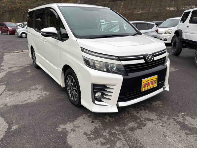 ヴォクシー ＺＳ　ＥＴＣ　バックカメラ　ナビ　ＴＶ　両側電動スライドドア　オートライト　ＬＥＤヘッドランプ　スマートキー　アイドリングストップ　電動格納ミラー　後席モニター　３列シート　ウォークスルー　ＣＶＴ（12枚目）