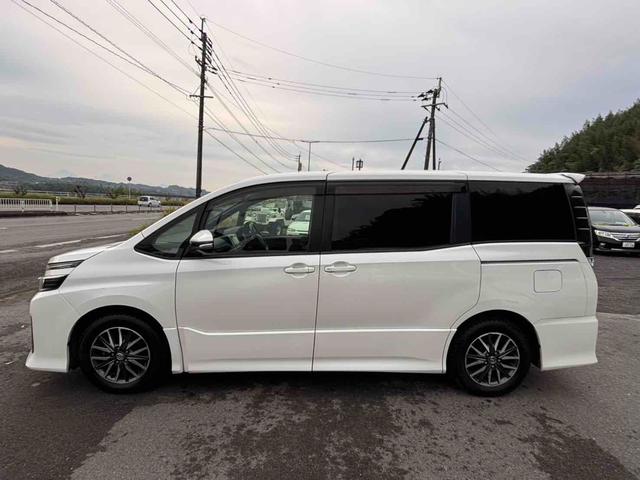 ヴォクシー ＺＳ　ＥＴＣ　バックカメラ　ナビ　ＴＶ　両側電動スライドドア　オートライト　ＬＥＤヘッドランプ　スマートキー　アイドリングストップ　電動格納ミラー　後席モニター　３列シート　ウォークスルー　ＣＶＴ（14枚目）