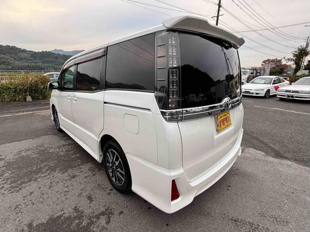 ヴォクシー ＺＳ　ＥＴＣ　バックカメラ　ナビ　ＴＶ　両側電動スライドドア　オートライト　ＬＥＤヘッドランプ　スマートキー　アイドリングストップ　電動格納ミラー　後席モニター　３列シート　ウォークスルー　ＣＶＴ（15枚目）
