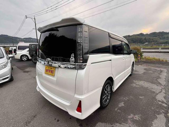 ヴォクシー ＺＳ　ＥＴＣ　バックカメラ　ナビ　ＴＶ　両側電動スライドドア　オートライト　ＬＥＤヘッドランプ　スマートキー　アイドリングストップ　電動格納ミラー　後席モニター　３列シート　ウォークスルー　ＣＶＴ（17枚目）