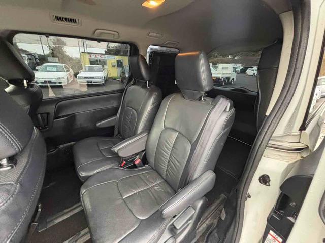 ヴォクシー ＺＳ　ＥＴＣ　バックカメラ　ナビ　ＴＶ　両側電動スライドドア　オートライト　ＬＥＤヘッドランプ　スマートキー　アイドリングストップ　電動格納ミラー　後席モニター　３列シート　ウォークスルー　ＣＶＴ（23枚目）