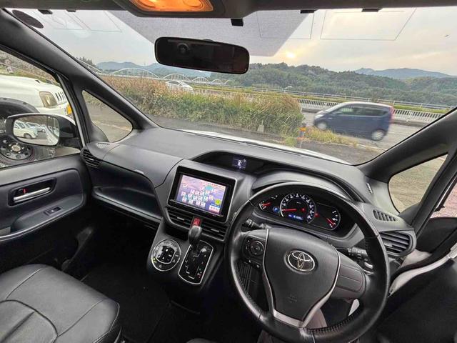 ヴォクシー ＺＳ　ＥＴＣ　バックカメラ　ナビ　ＴＶ　両側電動スライドドア　オートライト　ＬＥＤヘッドランプ　スマートキー　アイドリングストップ　電動格納ミラー　後席モニター　３列シート　ウォークスルー　ＣＶＴ（24枚目）