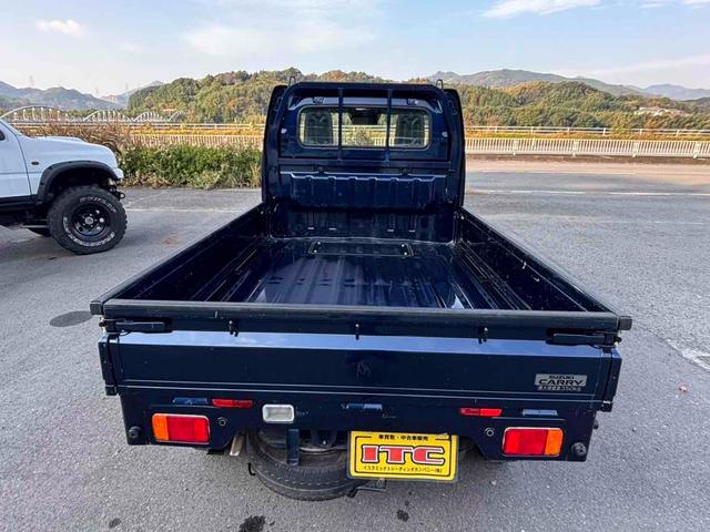 キャリイトラック ＫＣスペシャル　４ＷＤ　軽トラック　ＭＴ　衝突被害軽減システム　レーンアシスト　キーレスエントリー　オートライト　ＥＳＣ　エアコン　パワーステアリング　パワーウィンドウ　運転席エアバッグ　助手席エアバッグ（6枚目）