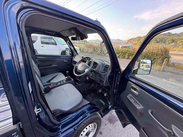 キャリイトラック ＫＣスペシャル　４ＷＤ　軽トラック　ＭＴ　衝突被害軽減システム　レーンアシスト　キーレスエントリー　オートライト　ＥＳＣ　エアコン　パワーステアリング　パワーウィンドウ　運転席エアバッグ　助手席エアバッグ（9枚目）