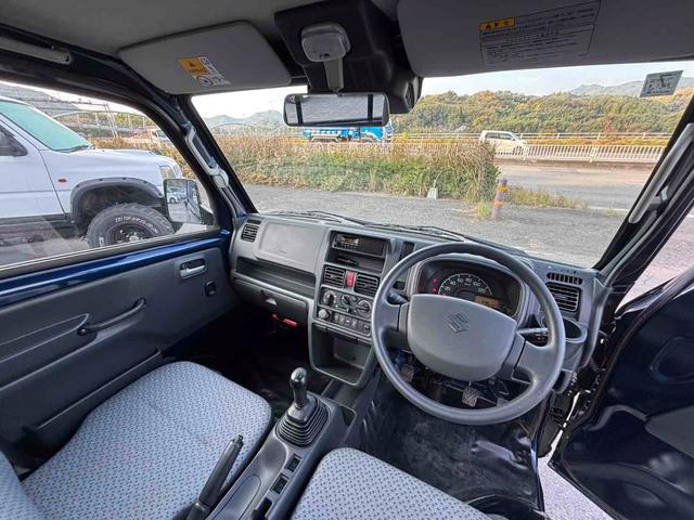 キャリイトラック ＫＣスペシャル　４ＷＤ　軽トラック　ＭＴ　衝突被害軽減システム　レーンアシスト　キーレスエントリー　オートライト　ＥＳＣ　エアコン　パワーステアリング　パワーウィンドウ　運転席エアバッグ　助手席エアバッグ（12枚目）