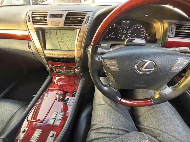 ＬＳ ＬＳ６００ｈ　Ｉパッケージ　４ＷＤ　ＥＴＣ　オートクルーズコントロール　バックカメラ　ナビ　アルミホイール　ＬＥＤヘッドランプ　サンルーフ　ＣＶＴ　シートエアコン　スマートキー　電動格納ミラー　電動リアゲート　盗難防止システム（2枚目）