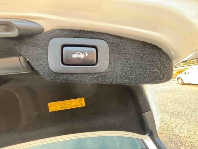 ＬＳ ＬＳ６００ｈ　Ｉパッケージ　４ＷＤ　ＥＴＣ　オートクルーズコントロール　バックカメラ　ナビ　アルミホイール　ＬＥＤヘッドランプ　サンルーフ　ＣＶＴ　シートエアコン　スマートキー　電動格納ミラー　電動リアゲート　盗難防止システム（9枚目）