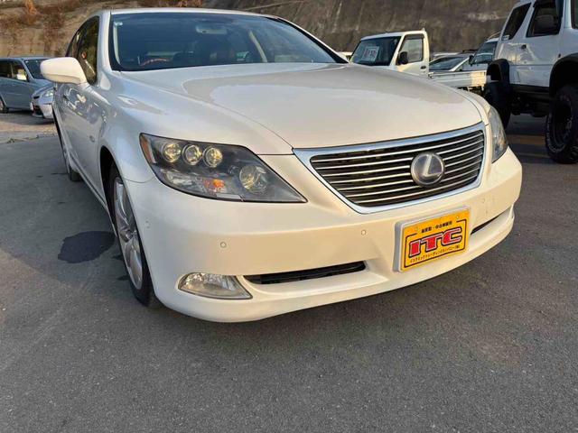 ＬＳ ＬＳ６００ｈ　Ｉパッケージ　４ＷＤ　ＥＴＣ　オートクルーズコントロール　バックカメラ　ナビ　アルミホイール　ＬＥＤヘッドランプ　サンルーフ　ＣＶＴ　シートエアコン　スマートキー　電動格納ミラー　電動リアゲート　盗難防止システム（11枚目）