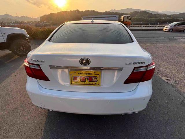 ＬＳ ＬＳ６００ｈ　Ｉパッケージ　４ＷＤ　ＥＴＣ　オートクルーズコントロール　バックカメラ　ナビ　アルミホイール　ＬＥＤヘッドランプ　サンルーフ　ＣＶＴ　シートエアコン　スマートキー　電動格納ミラー　電動リアゲート　盗難防止システム（14枚目）