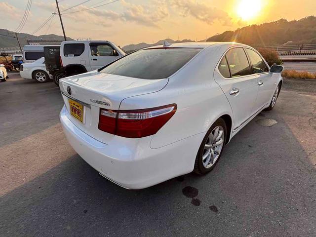 ＬＳ ＬＳ６００ｈ　Ｉパッケージ　４ＷＤ　ＥＴＣ　オートクルーズコントロール　バックカメラ　ナビ　アルミホイール　ＬＥＤヘッドランプ　サンルーフ　ＣＶＴ　シートエアコン　スマートキー　電動格納ミラー　電動リアゲート　盗難防止システム（15枚目）
